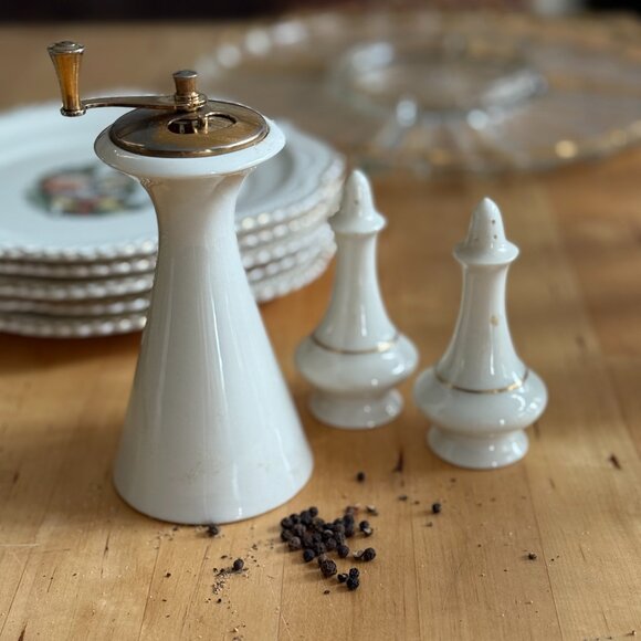 Vintage Lenox Salt and Pepper Set with Pepper Mill Regency Collection - Picture 1 of 7